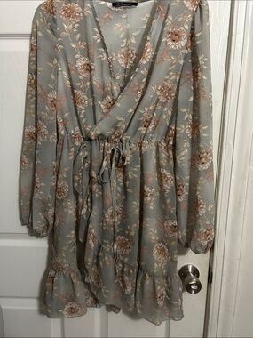 Simplee Apparel Gray Floral Wrap Midi Dress with Blush and Cream Flowers